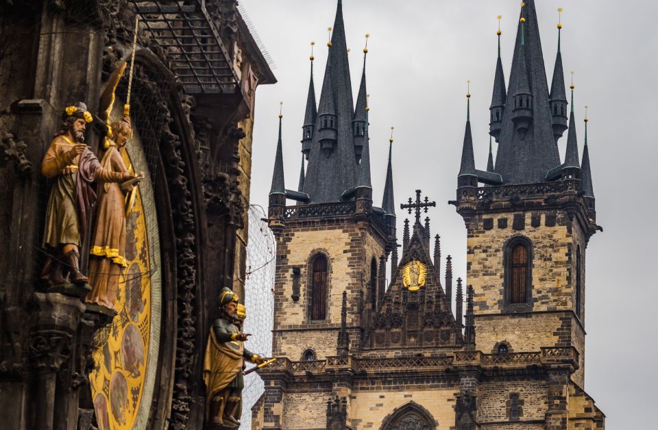 Prague: 3-Hour Walking Tour of Old Town & Prague Castle - Tour Availability and Cancellation