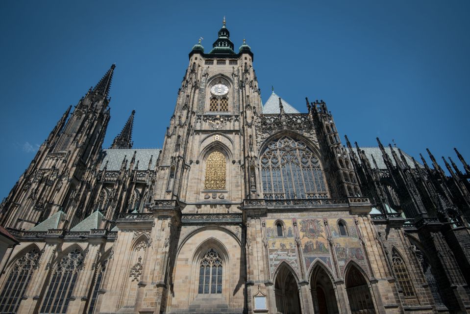 Prague: Castle Grounds & Highlights Walking Tour Small-Group - Key Attractions