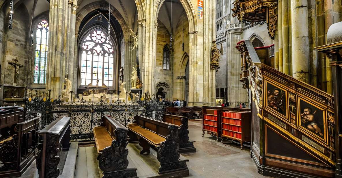 Prague Castle: Royal Palace, Cathedral, and Golden Lane Tour - Guided Experience