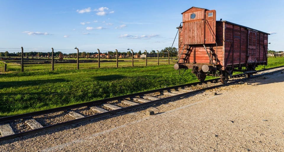 Prague: Tour to Auschwitz Birkenau - Itinerary Details