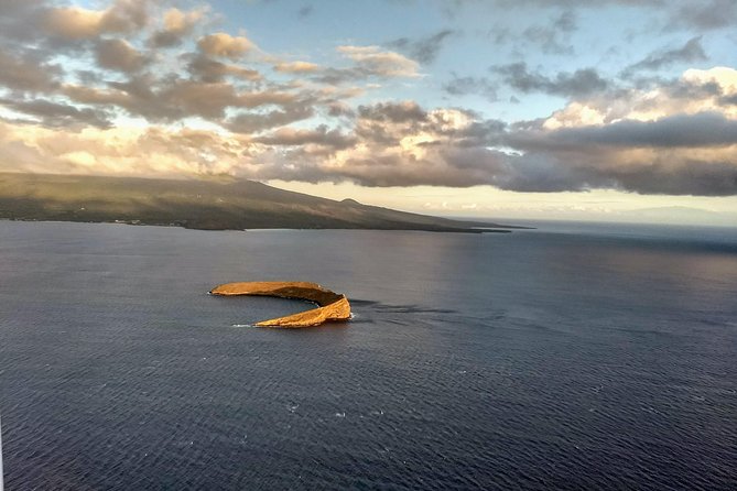 Private Air Tour 5 Islands of Maui for up to 3 People See It All - Meeting Point and Logistics