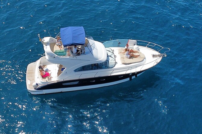 Private Luxury Motor Boat 2, 3 and 4 Hour Charters - Capacity and Accessibility