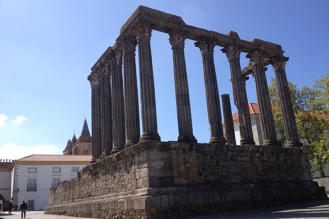 Private Tour in Evora and Monsaraz With Wine Tasting - Visiting the Cork Factory