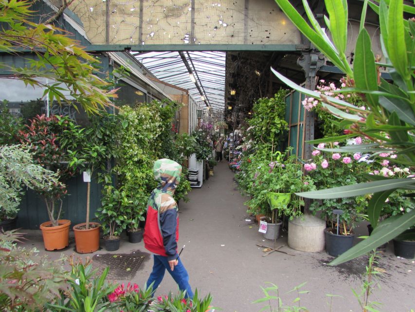 Private Treasure Hunt Around Notre Dame for Families & Kids - Discover Sainte Chapelle