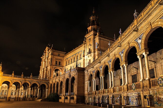 Private Walking Tour to Seville With Flamenco Show - Santa Cruz Historic District