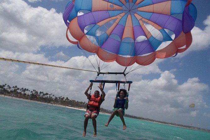 Punta Cana: Parasailing Jhoraji - Transportation and Pickup