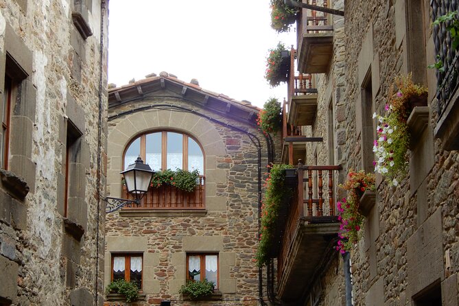 Pyrenees Medieval Village Hike From Barcelona - Indulging in Traditional Catalan Lunch