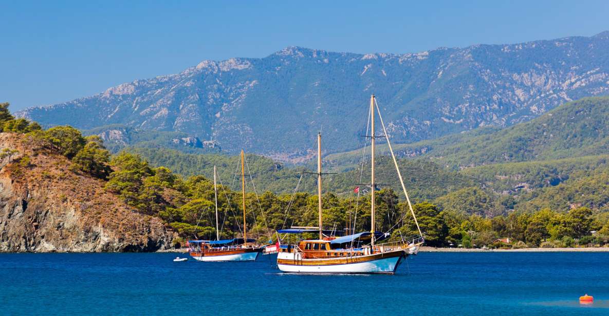 Relaxing Boat Trip With Lunch and Drinks - Exploring the Bays