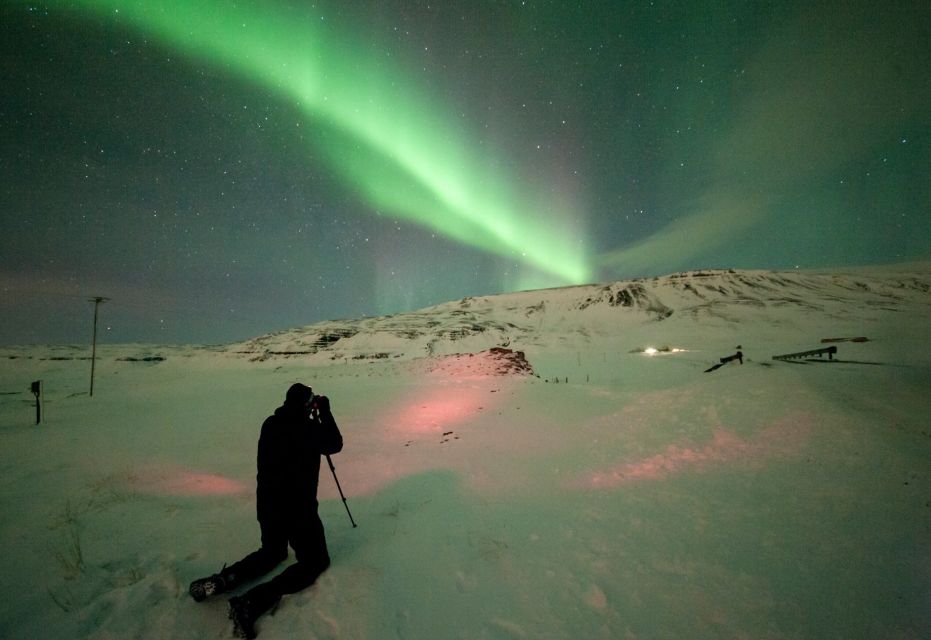 Reykjavik: Northern Lights Photo Tour & Aurora Center Ticket - Activities