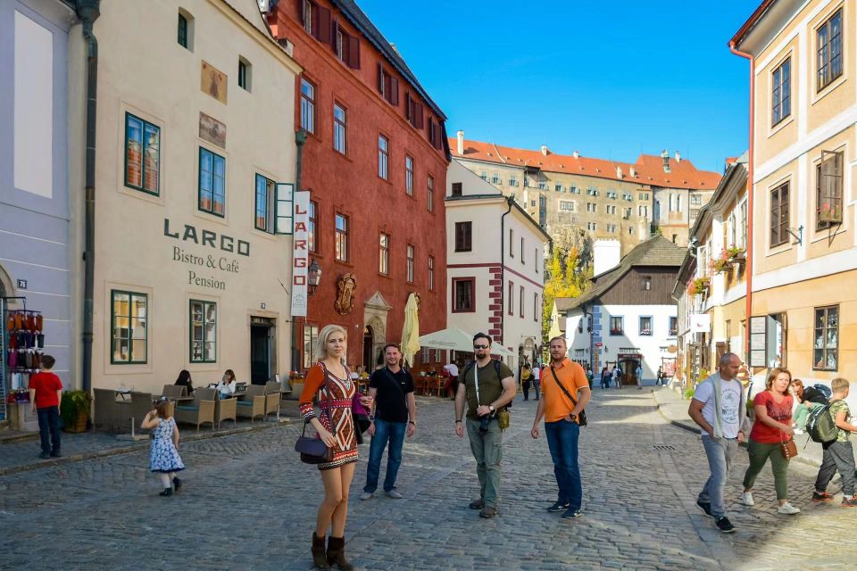 Romantic Whispers of Český Krumlov - Crossing the Picturesque Cloak Bridge