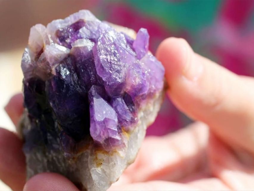 Rovaniemi: Amethyst Mine Tour & Find Your Own Gemstone - Gem Extraction and Identification