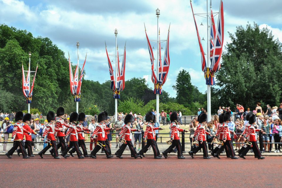 Royal London Walking Tour - Clarence House and Royal Residences