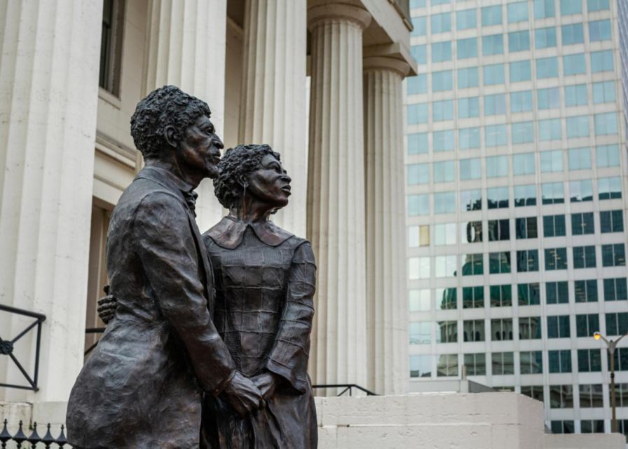 Saint Louis: Romantic Tour in The City of Love - Dred and Harriet Scott Statue