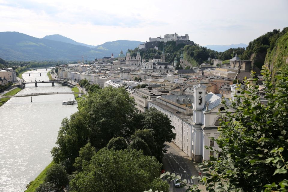 Salzburg: 1 Hour Highlights Tour at Its Best - Architectural Highlights