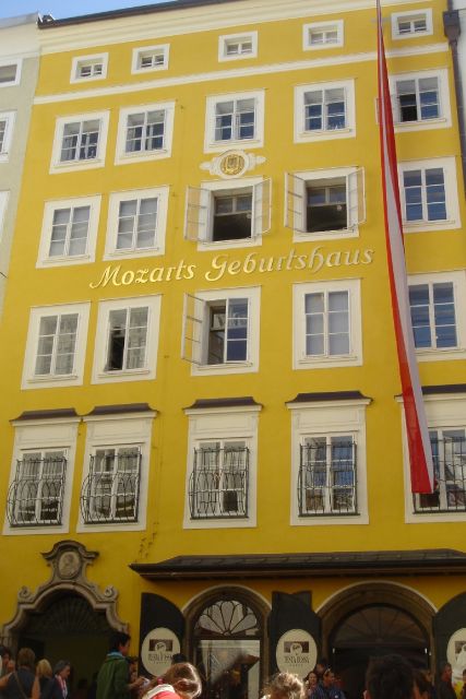 Salzburg 2.5-Hour Walking Tour: Mozart, Old Town & More - Meeting Point and Starting Location