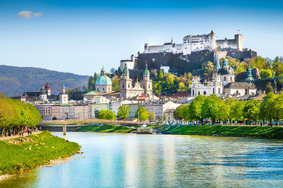 Salzburg: First Discovery Walk and Reading Walking Tour - Itinerary