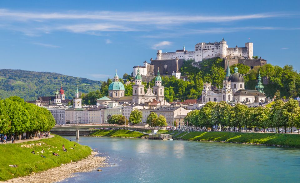 Salzburg: Private City Highlight Tour With a Guide - Discovering Getreidegasse Shopping Street