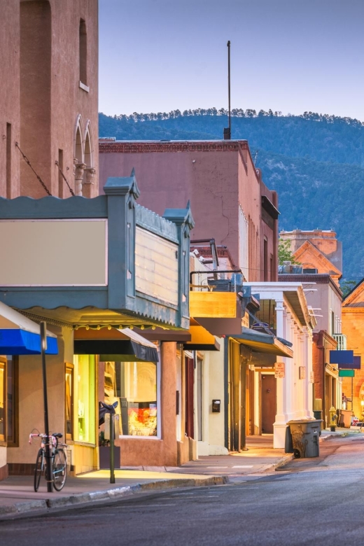 Santa Fe's Romantic Whispers: A Love-Filled Journey - Exploring the Romantic Plaza