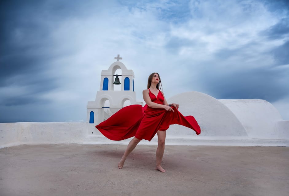 Santorini Professional Photoshoot (Skip the Line) - Meeting Point and Participant Options