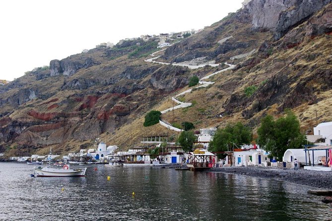 Santorini Volcanic Islands Cruise: Volcano,Hot Springs,Thirassia and Oia Sunset - Volcano Exploration