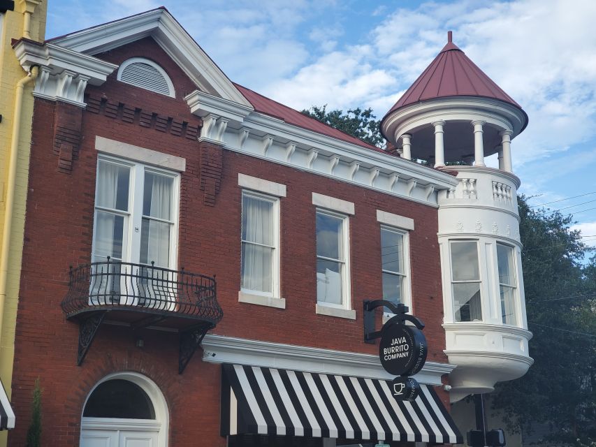 Savannah: Guided Walking Tour of the Historic District - Strolling Through Victorian Districts