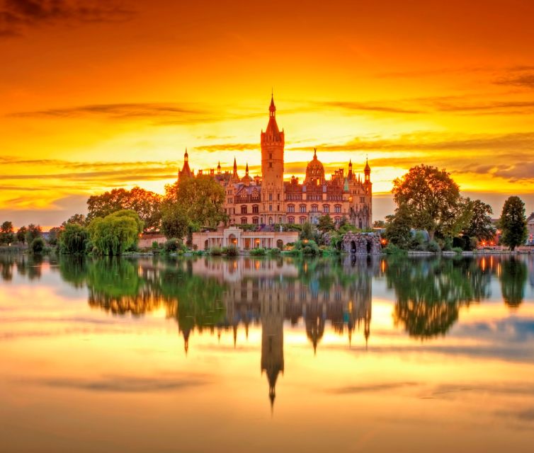 Schwerin: City Highlights Guided Tour - Interesting and Funny Stories