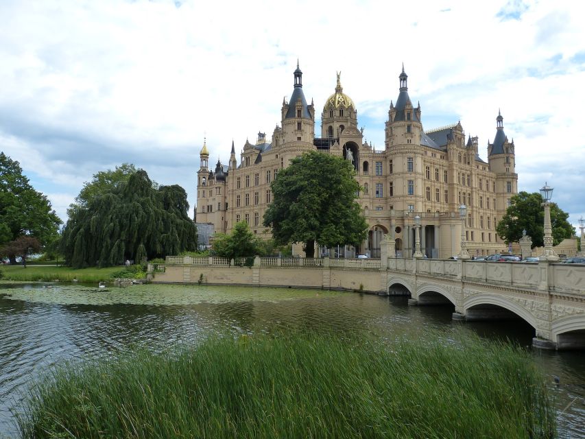 Schwerin - Private Tour of the Castle & Cathedral - Exploring the Scenic Castle Gardens