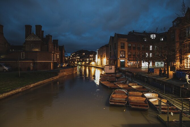 Shared | Cambridge University Ghost Tour Led By University Alumni - Trinity College Spirits