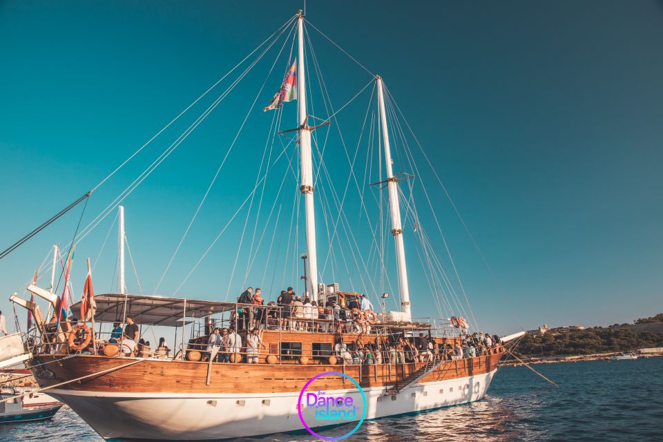 Sliema: Sailboat Party With an Open Bar, Food, and Swimming - Experience Highlights