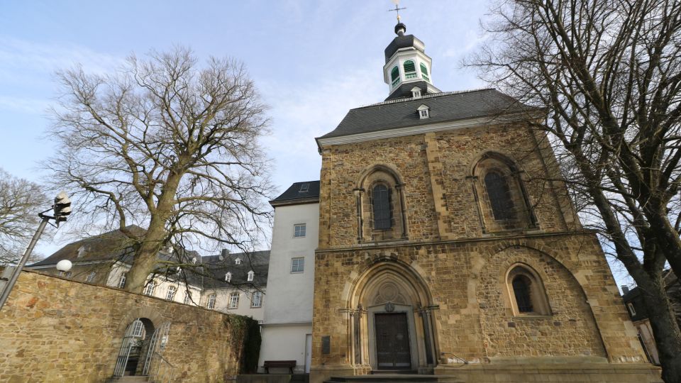 Solingen-Gräfrath: Self-guided Old Town Walk - Experience Highlights