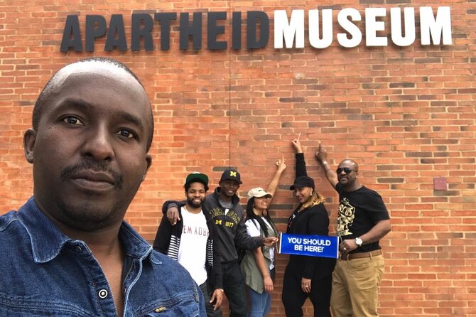 Soweto and Apartheid Museum Day Tour - Experiencing the Apartheid Museum