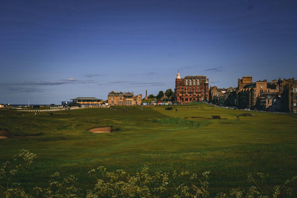 St. Andrews Festive Walk: A Christmas Tour - Discovering the Historic University Campus