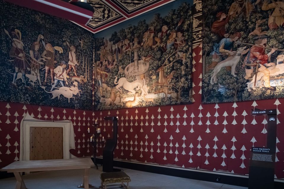 Stirling Castle: Skip-the-Line Guided Tour in English - Exploring the Castles Origins and Sieges