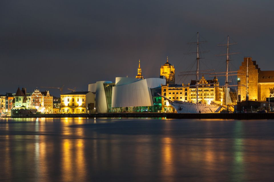 Stralsund: Old Town Evening Tour With a Night Watchman - Discovering Stralsunds Picturesque Old Market