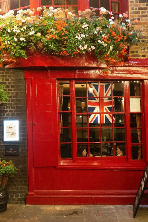 The London Historic Pubs Tour - Visiting the Dickens Inn