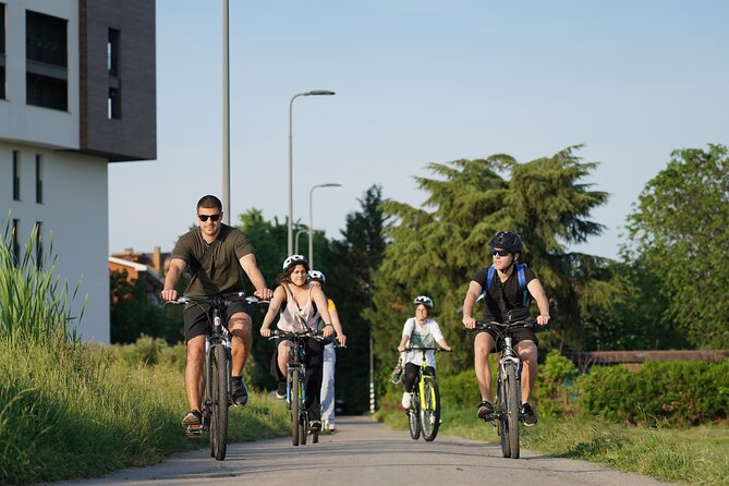 The Milan You Dont Expect, Bike Tour With Picnic on the Lake - Tour Size and Accessibility