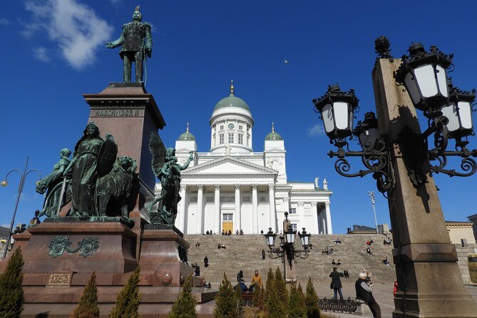 Tip-based Free Walking Tour Helsinki - RED UMBRELLA TOURS - Group Size