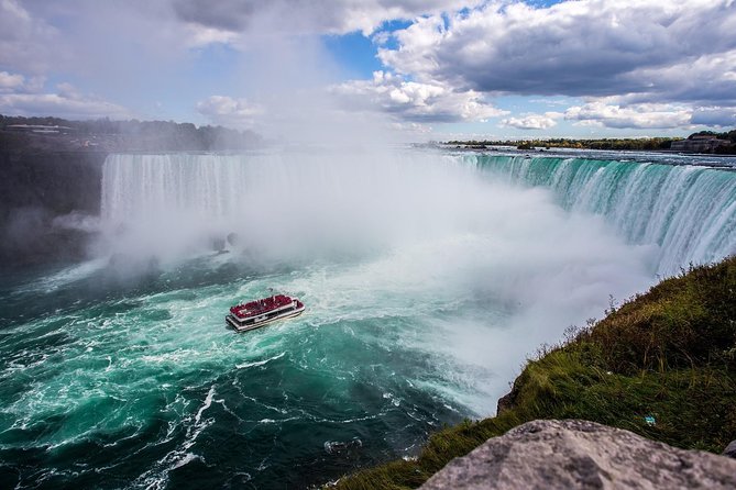 Toronto & Niagara Falls 2 Days Tour - Explore Ripleys Aquarium