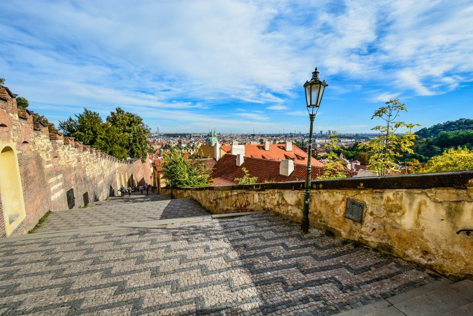 Tour Around Prague Castle and Lesser Town in Spanish - Experience Highlights