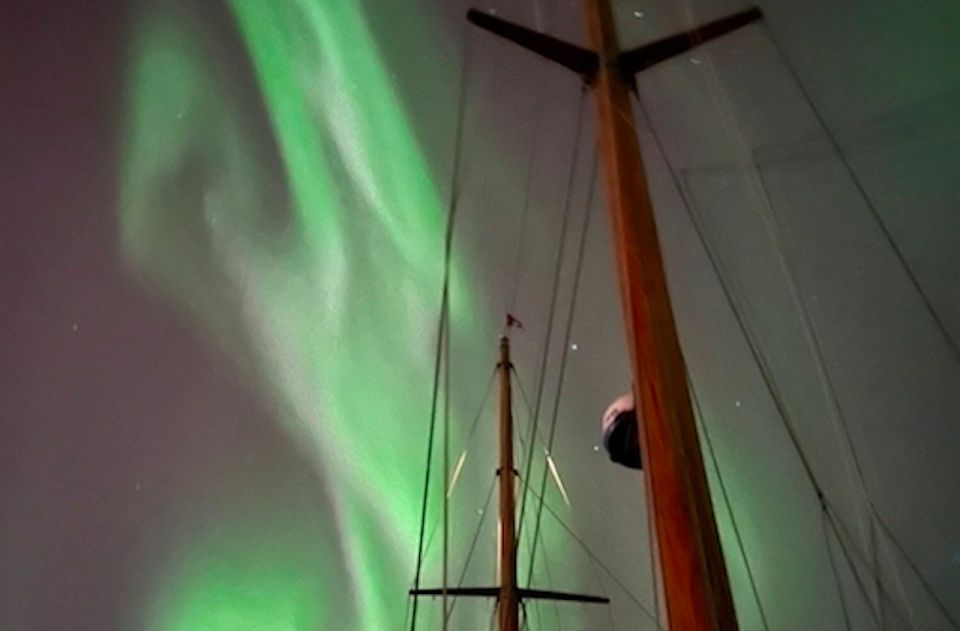 Tromso: Luxury Northern Lights Cruise With Hot Tub & Dinner - Included Amenities