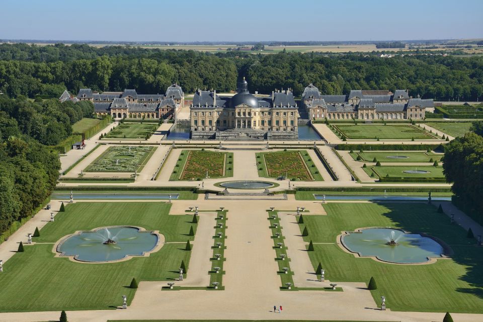 Vaux Le Vicomte Château Entry Ticket and Château Bus Transfer - Chateau Entry Ticket