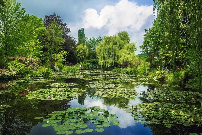 Versailles Palace & Giverny Private Guided Tour With Lunch - Priority Access - Discovering Claude Monets Giverny