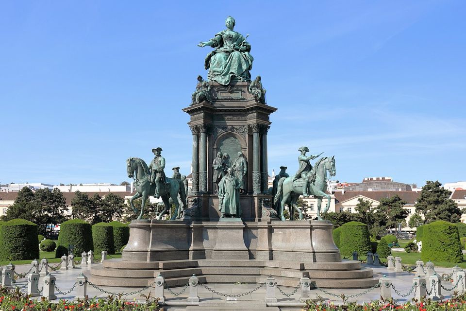 Vienna: City Center Highlights Small-Group Walking Tour - Hofburg Palace