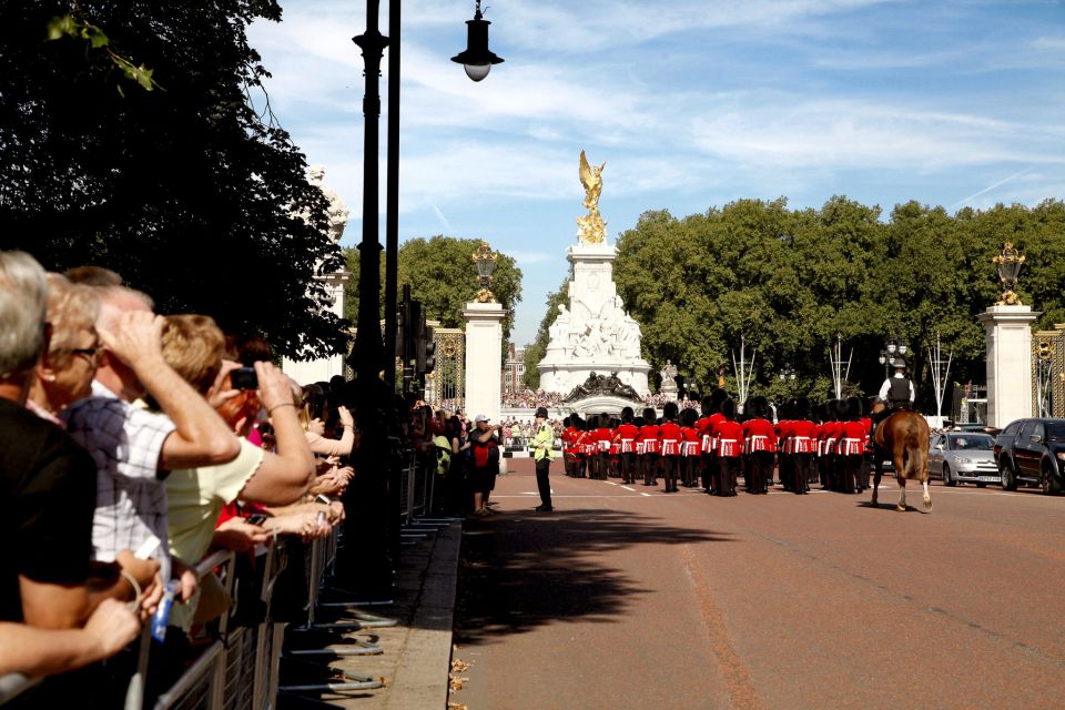 Vintage Double Decker Bus Tour & Thames River Cruise - Changing of the Guard