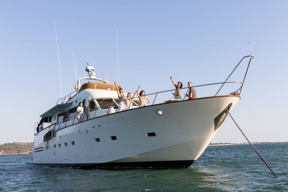 VIP Yacht Tour Lisbon - Yacht Specifications