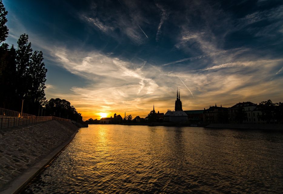 Wrocław: Ostrów Tumski and Old Town Highlights Private Tour - Guided Tour Details