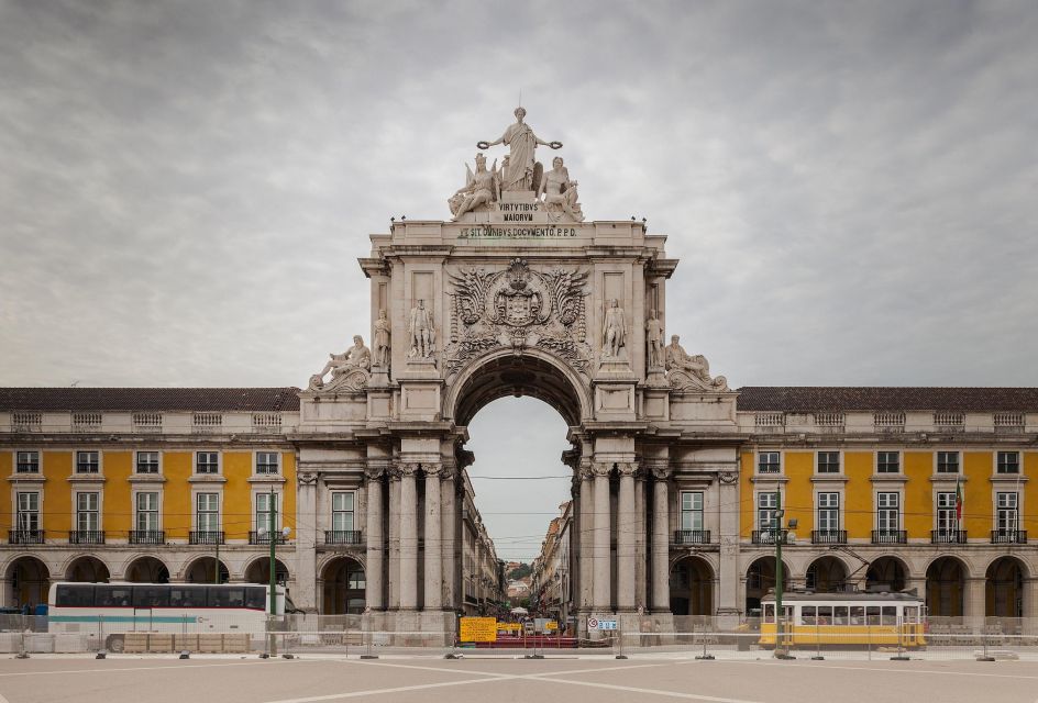 4-Hour Tour of Lisbon in Privete - Key Points