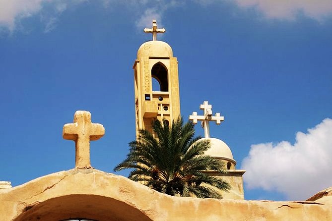 5 Hours Trip From Cairo to El Mokkatm Mountain Cave Church - Exploring Garbage City