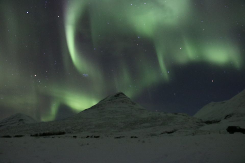 Akureyri: Hunt for the Northern Lights Photography Tour - Recommended Attire and Gear