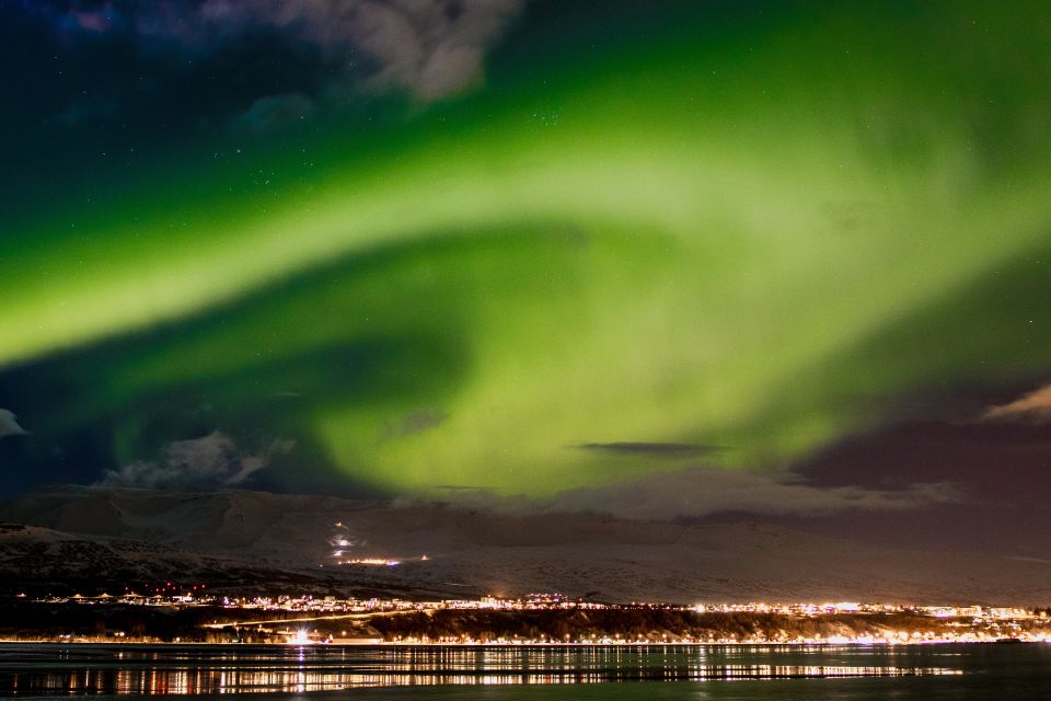 Akureyri: Northern Lights Tour - Photography Assistance Offered